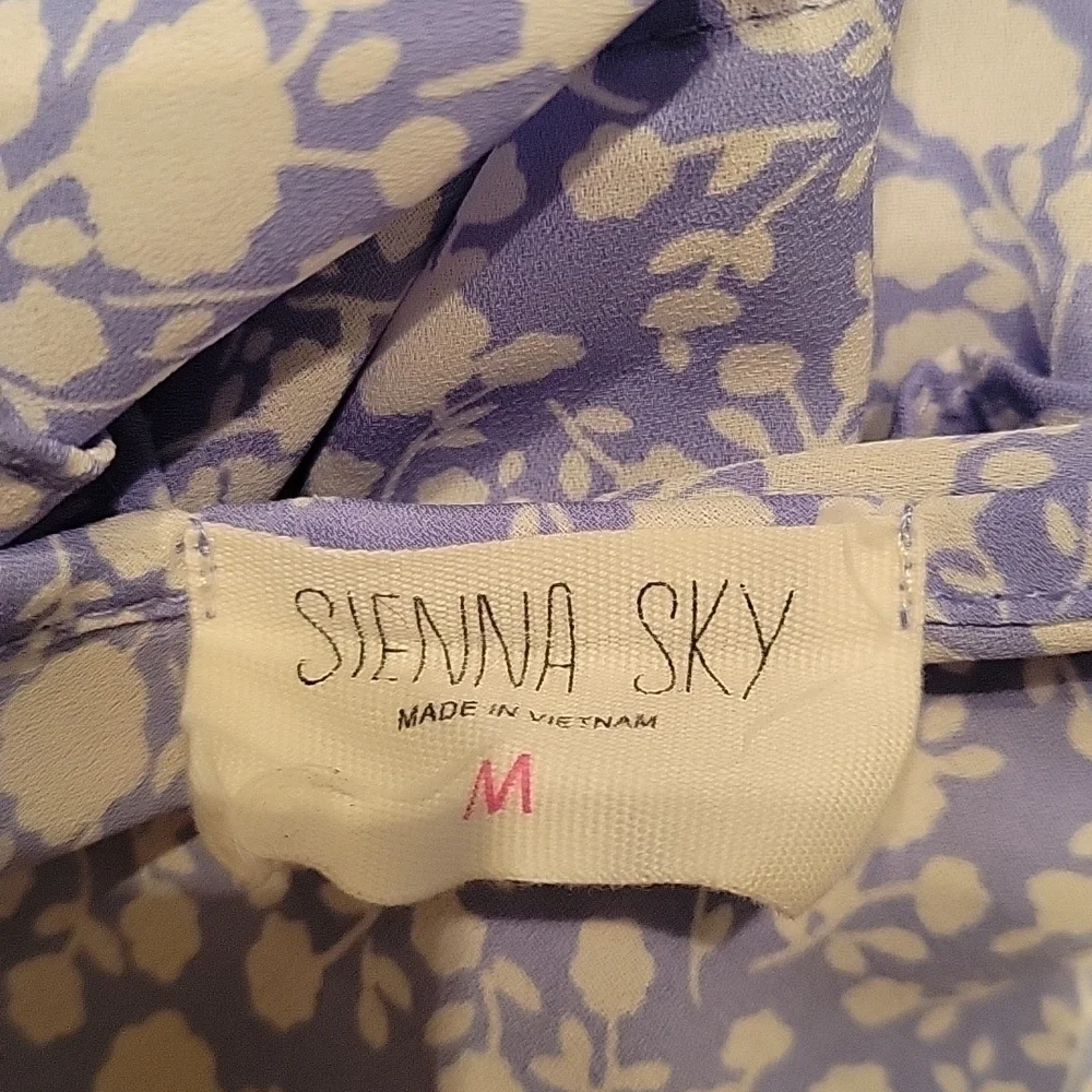 3/$30 SIENNA SKY Sleeveless V-Neck Surplice Smock Peplum Landgirl Blouson Blouse - Picture 6 of 8